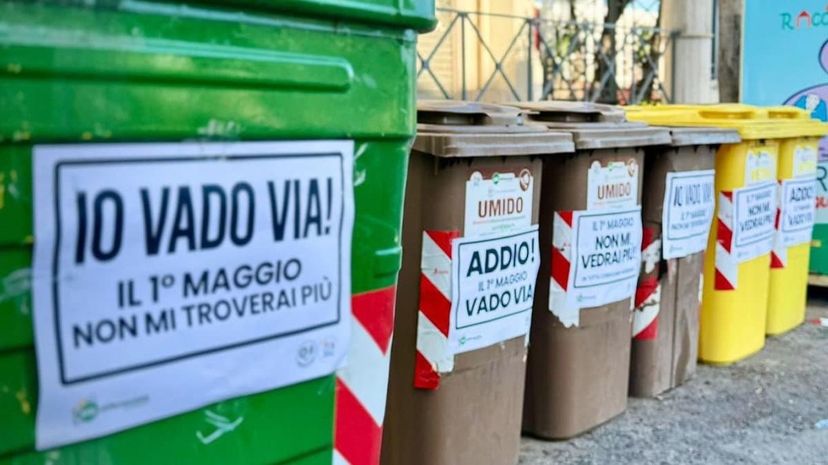 Parte il "Porta a porta spinto" a Co-Ro, ma molti abbandonano rifiuti per strada: «Ecco i colpevoli dell'aumento della Tari»