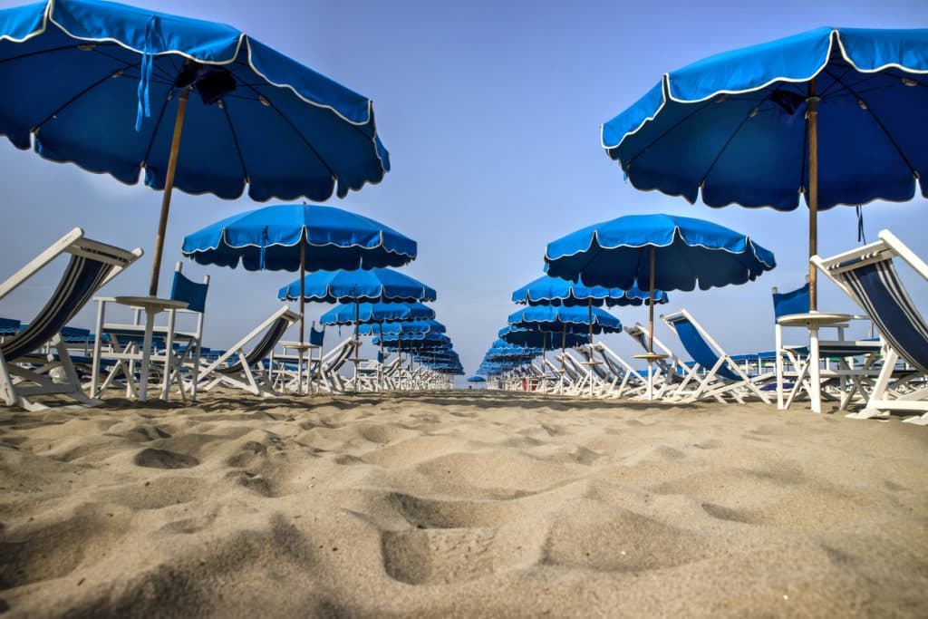 Caos spiagge, Occhiuto fa un passo avanti e blocca la Bolkestein in Calabria