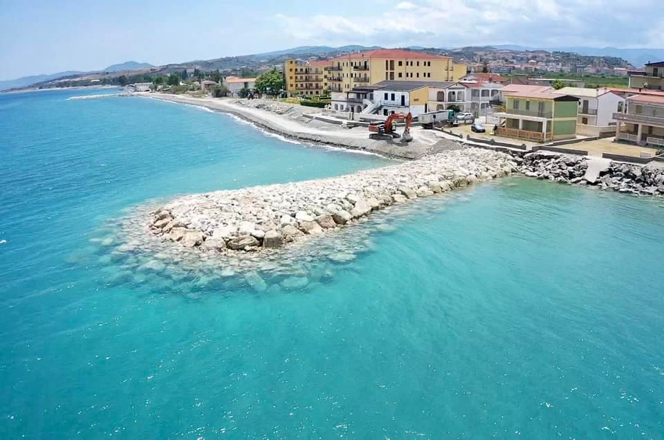 Pantano avrà di nuovo la sua spiaggia: in fase di ultimazione i lavori di ripascimento costiero