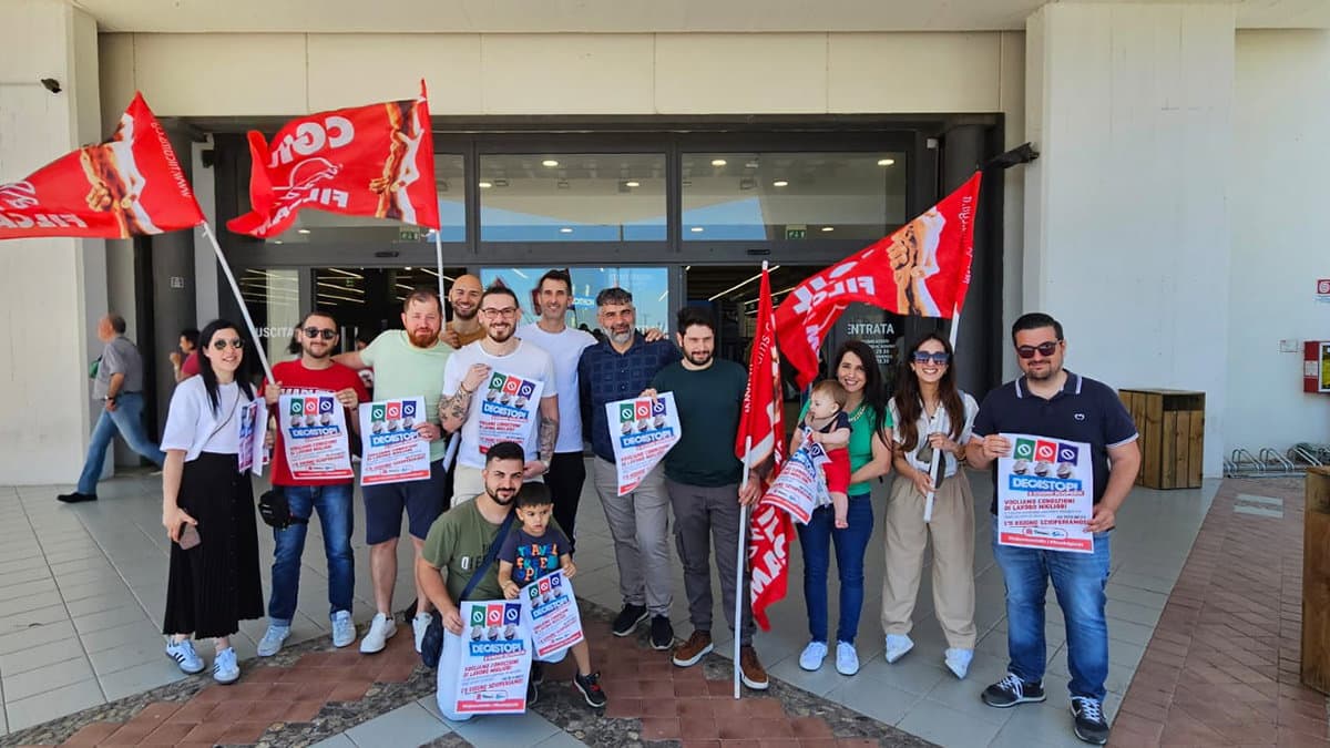 Scioperano i lavoratori di Declathon, Filcams Cgil Calabria: «Pronti ad azioni ancora più incisive»