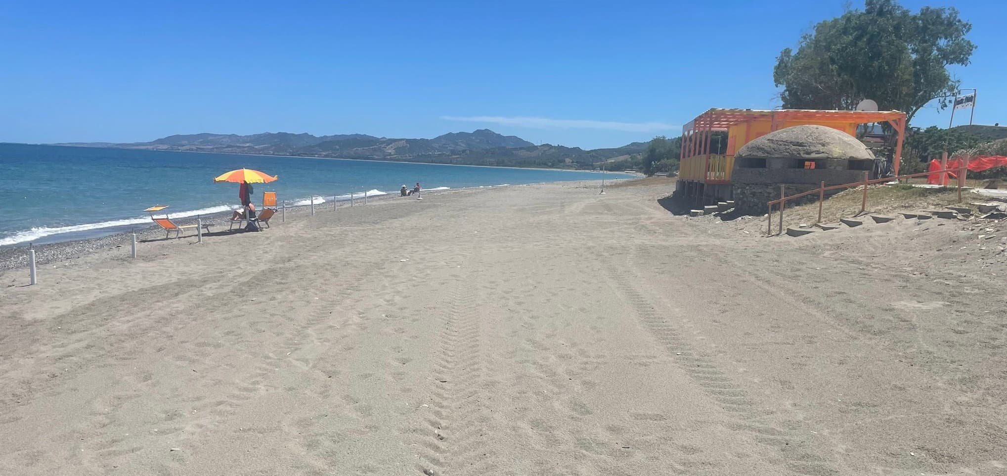 Fratelli d’Italia Calopezzati: «Finalmente la spiaggia pulita con mezzi meccanici»