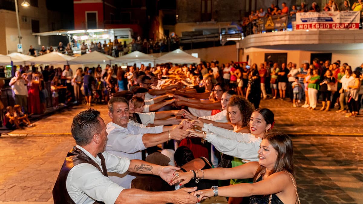 Poche ora all'inizio di Tarantarsia, l'evento di musica, cultura ed enogastronomia