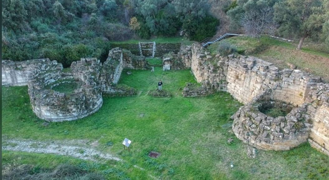 Racconti di bellezza e archeologia nella città antica di Castiglione di Paludi