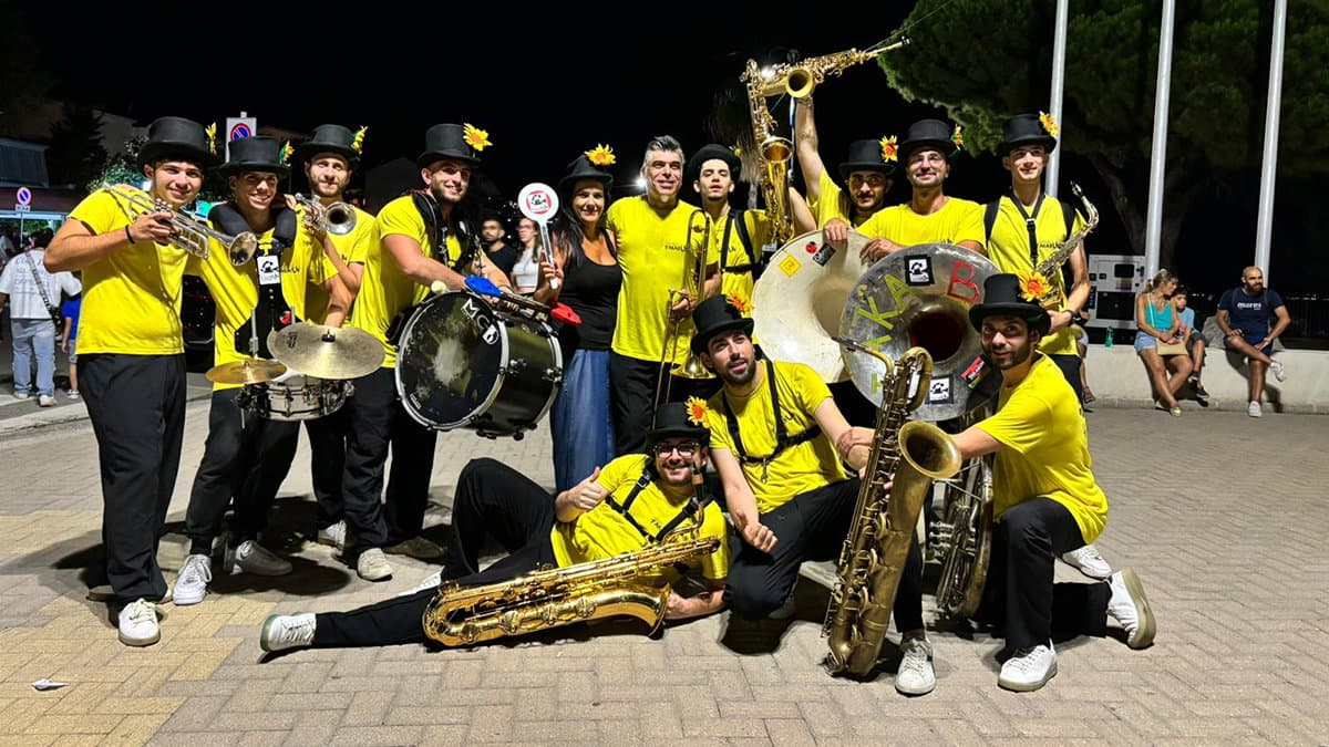 Gli artisti della Maros animano con arte musica e danza l’estate jonica