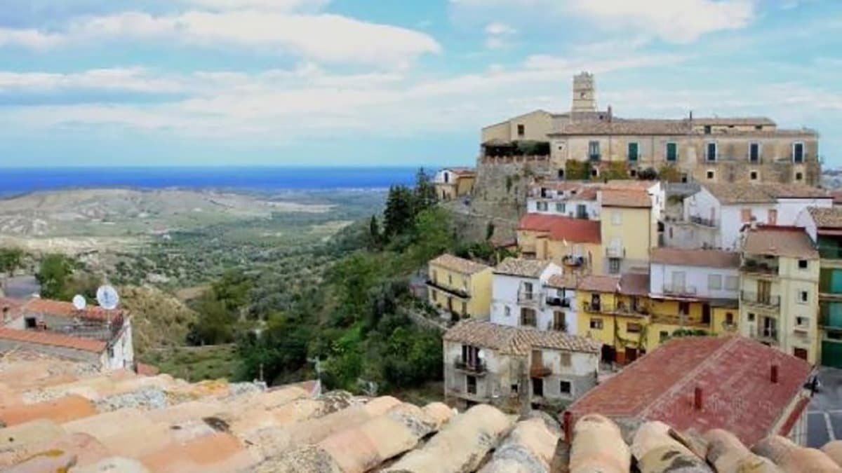 Crosia, il movimento civico "Identità" chiede le dimissioni del vice sindaco De Vico