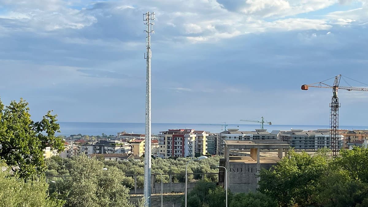 Nuova antenna "spunta" a Co-Ro, un «ennesimo attentato alla salute pubblica»