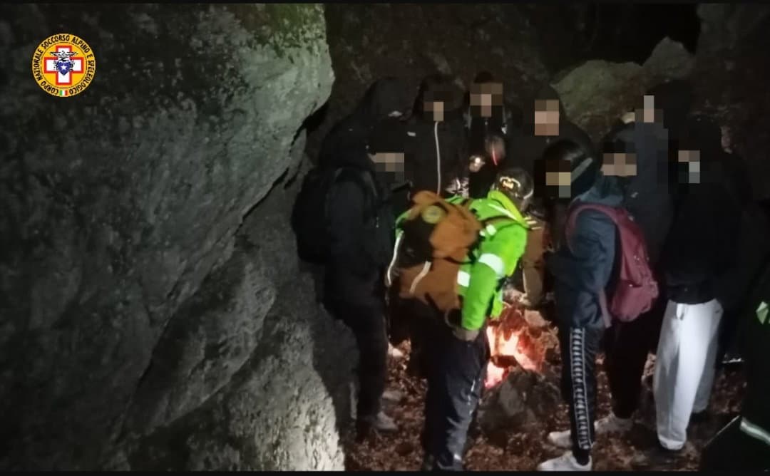 Nove escursionisti smarriti nel Parco del Pollino, salvati dal Soccorso Alpino Calabria e Basilicata