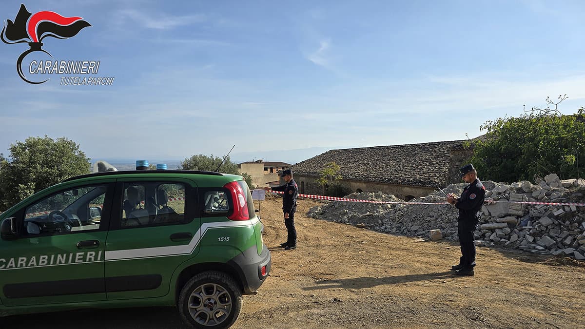 Francavilla Marittima, sequestrata area adiacente al Municipio divenuta "discarica"