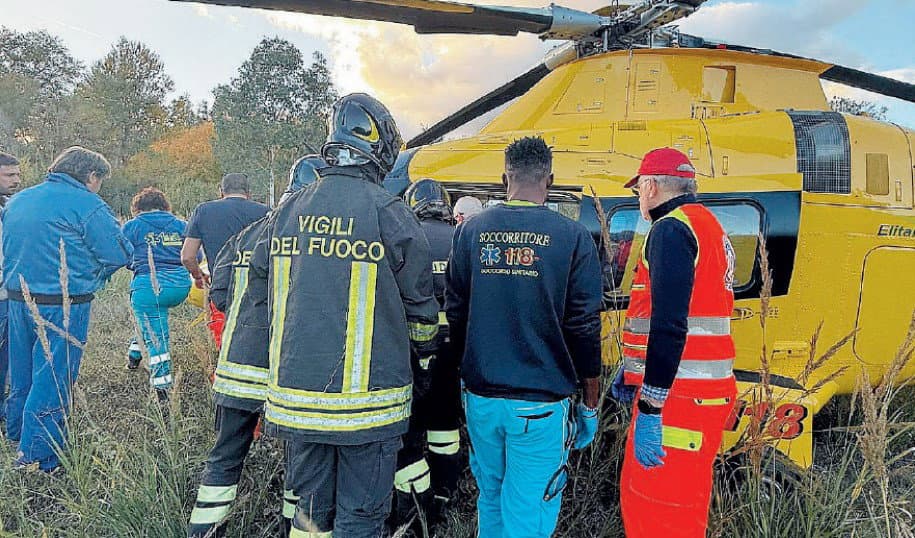 Precipita con l'auto in una scarpata, 70enne trasferito in elisoccorso all'Annunziata