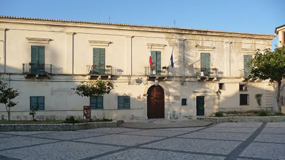 «Annullate quei bandi», le Lampare denunciano «gravi» irregolarità nell'espletamento dei concorsi