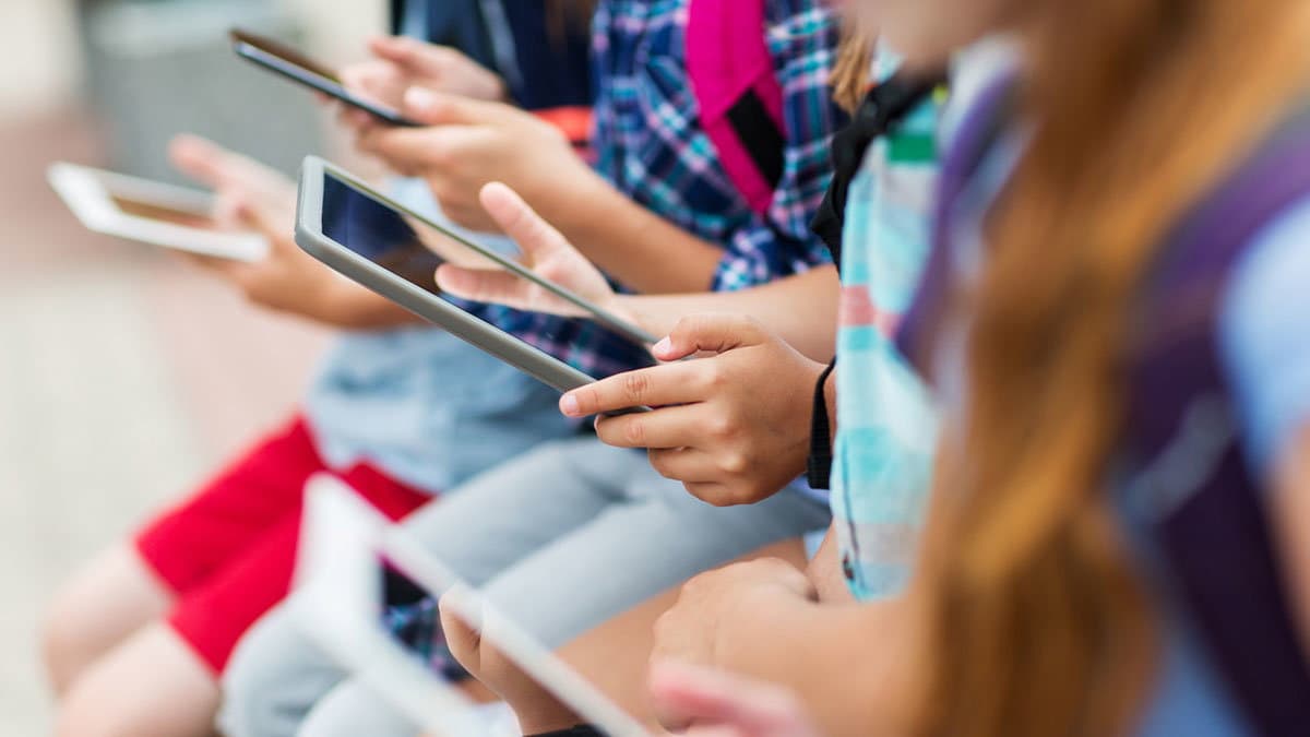 Educare ed educarsi al tempo dei social, convegno a Co-Ro per insegnanti
