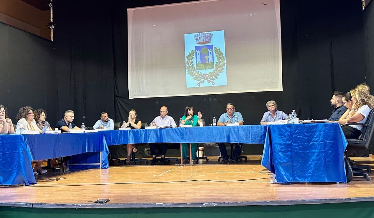 Tari, sale la tensione a Crosia: chiesto un Consiglio comunale ad hoc