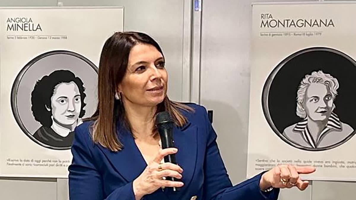 Inaugurata a Co-Ro la mostra "Libere per Costituzione". Madeo: «Ancora tanto da fare per l'uguaglianza di genere»