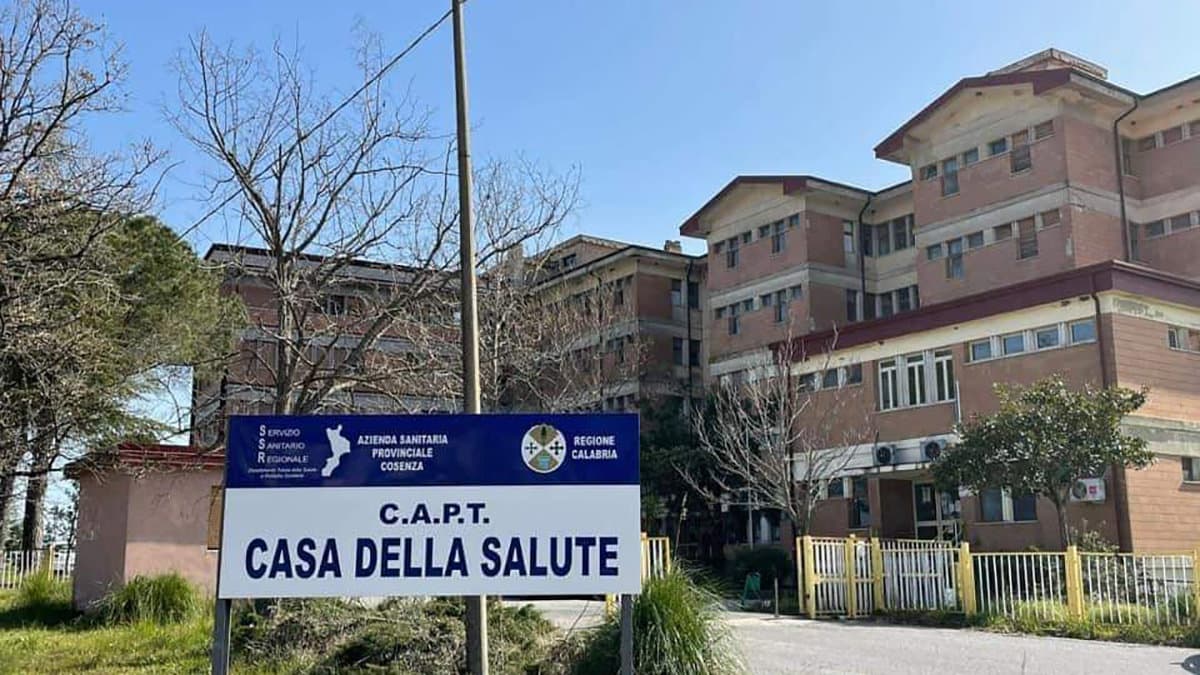 L'ospedale di Lungro «depotenziato per garantire gli interessi dei privati»