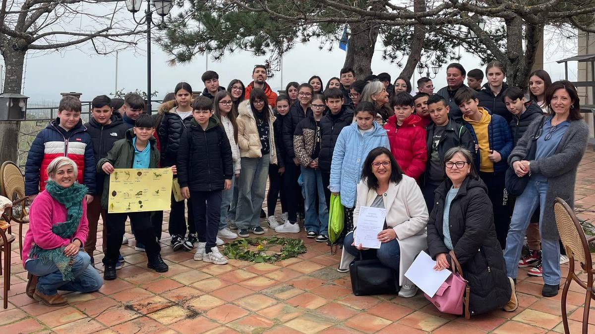 «Meno schermi, più natura». Successo per la passeggiata sensoriale dei ragazzi della secondaria di primo grado di Altomonte