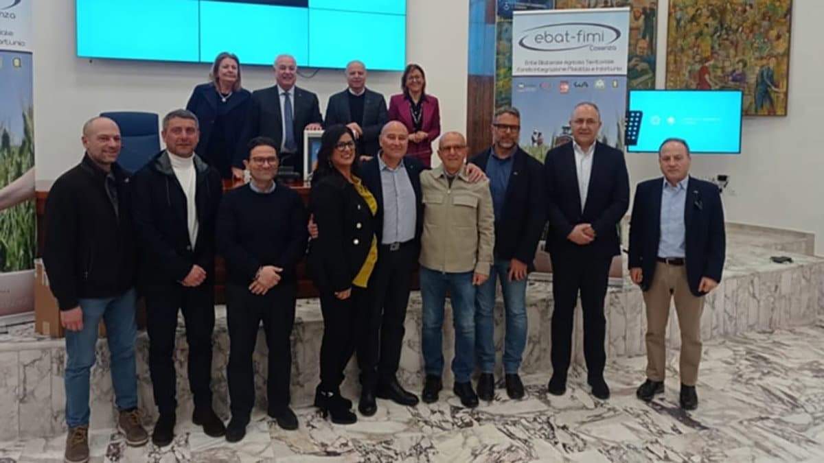 Sicurezza lavoratori, Ebat-Fimi Cosenza consegna defibrillatori alle organizzazioni sindacali e datoriali