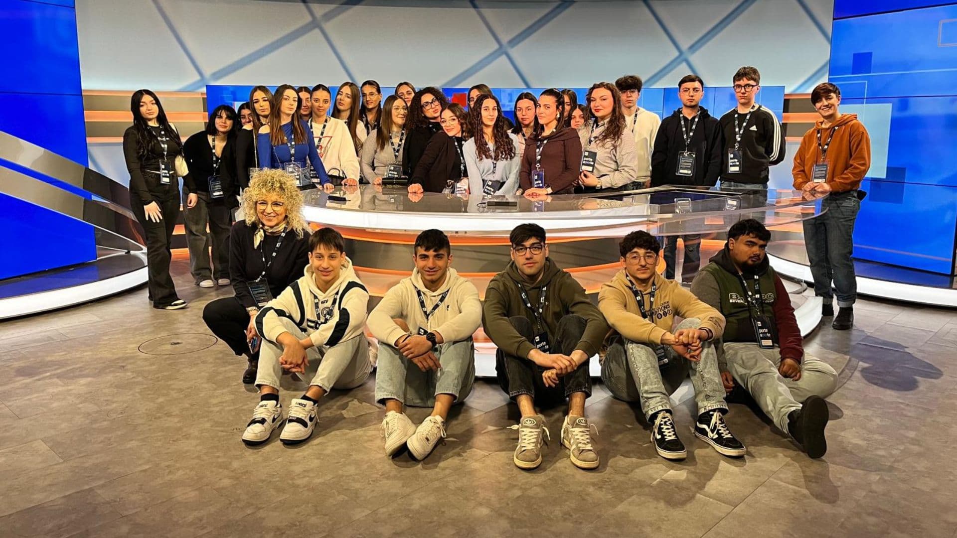 Gli studenti di Grafica e Comunicazione del "Palma Falcone Borsellino" in visita alla sede Rai di Cosenza