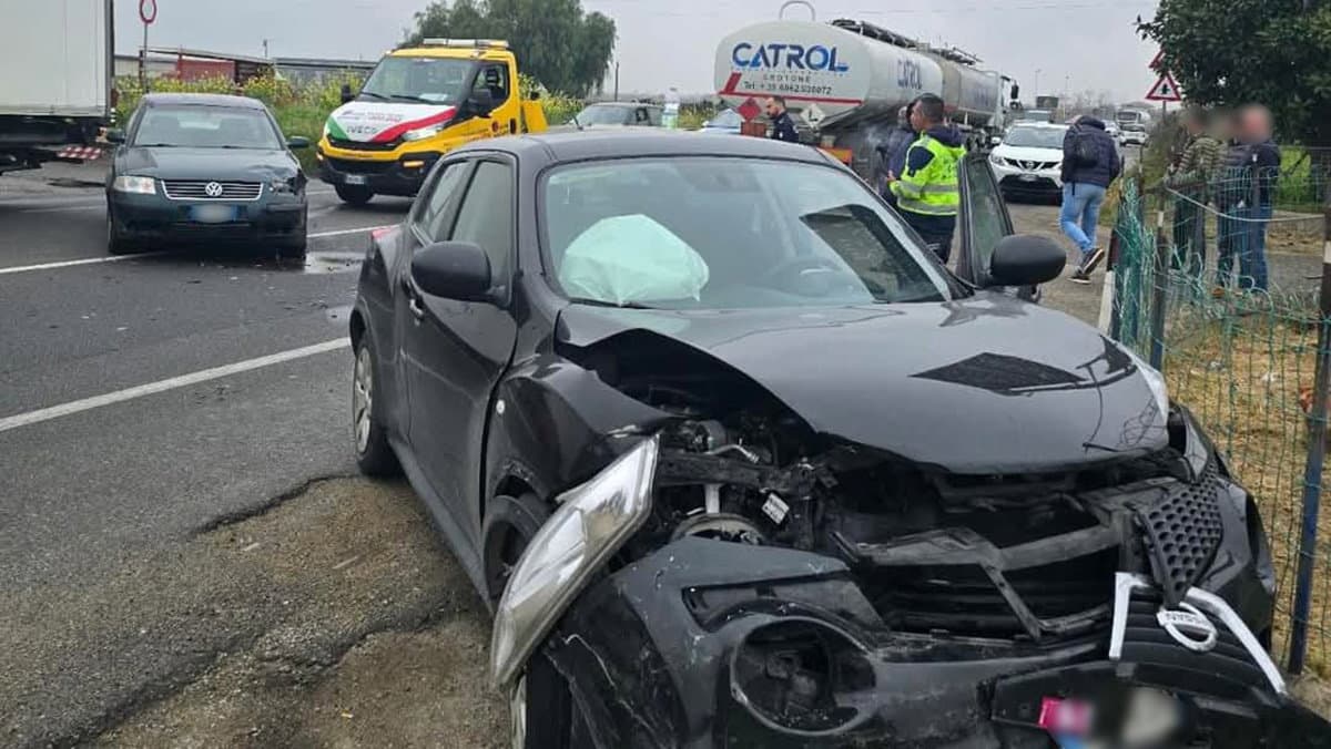 Ennesimo incidente sulla 106 nel tratto di Co-Ro