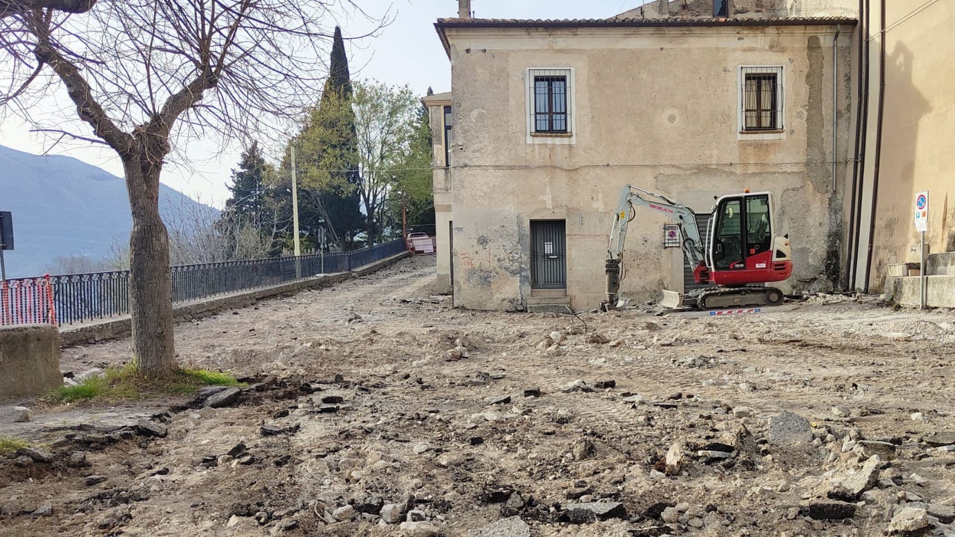 Morano Calabro, al via i lavori di pavimentazione di Largo San Pietro