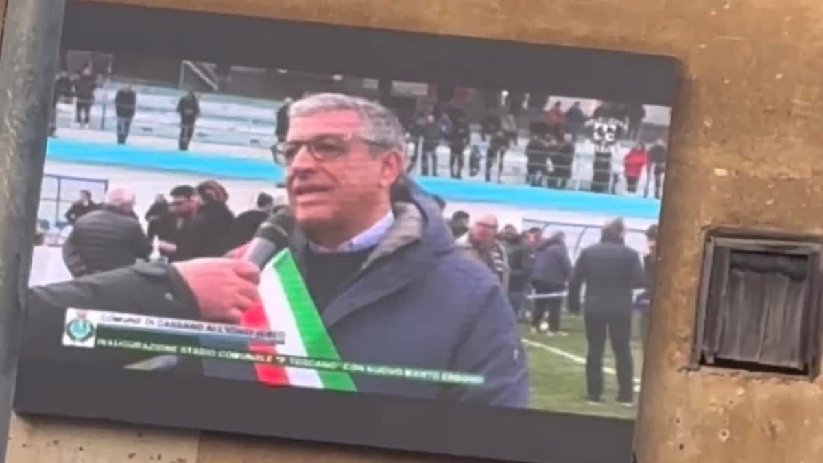Display promozionali a Cassano, Articolo21 denuncia: «Usati per finalità personali e politiche»