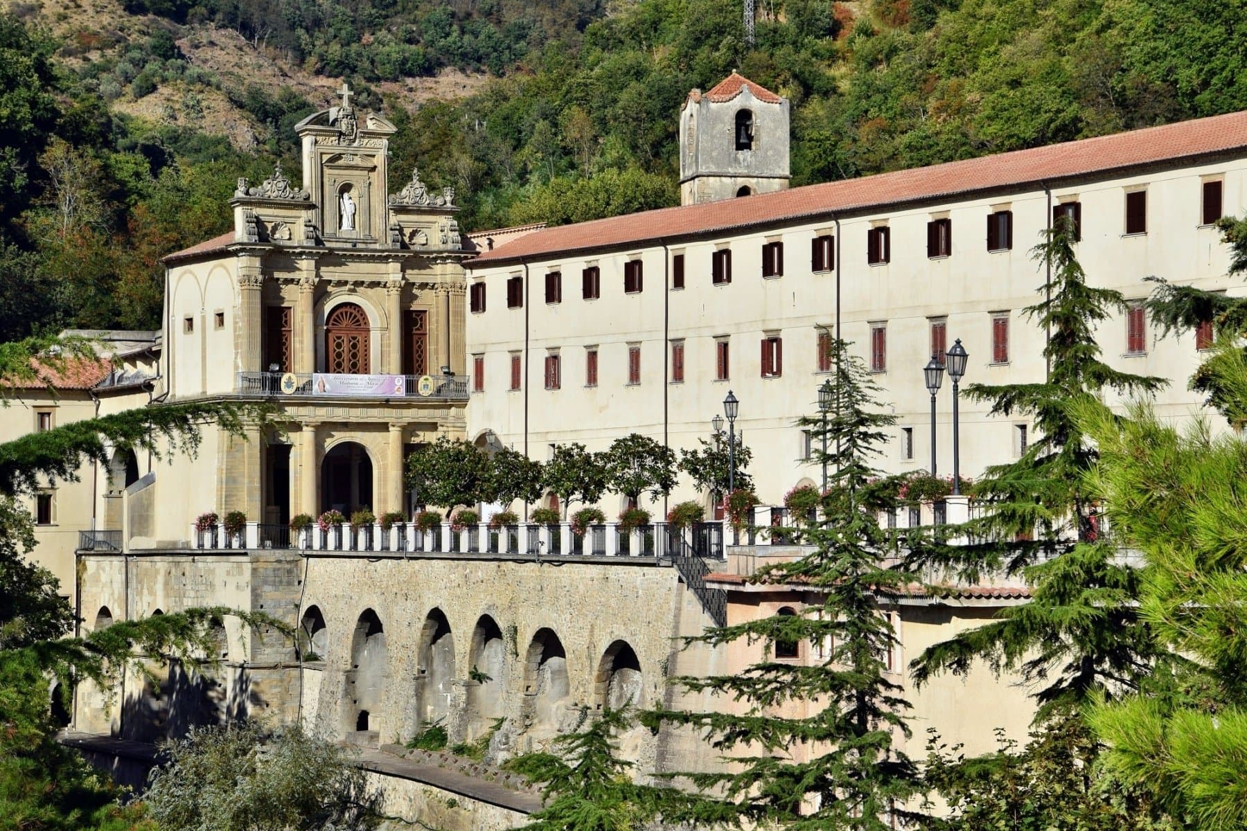 Il Distretto Rotary 2102 accende l'Onda della Pace a Paola