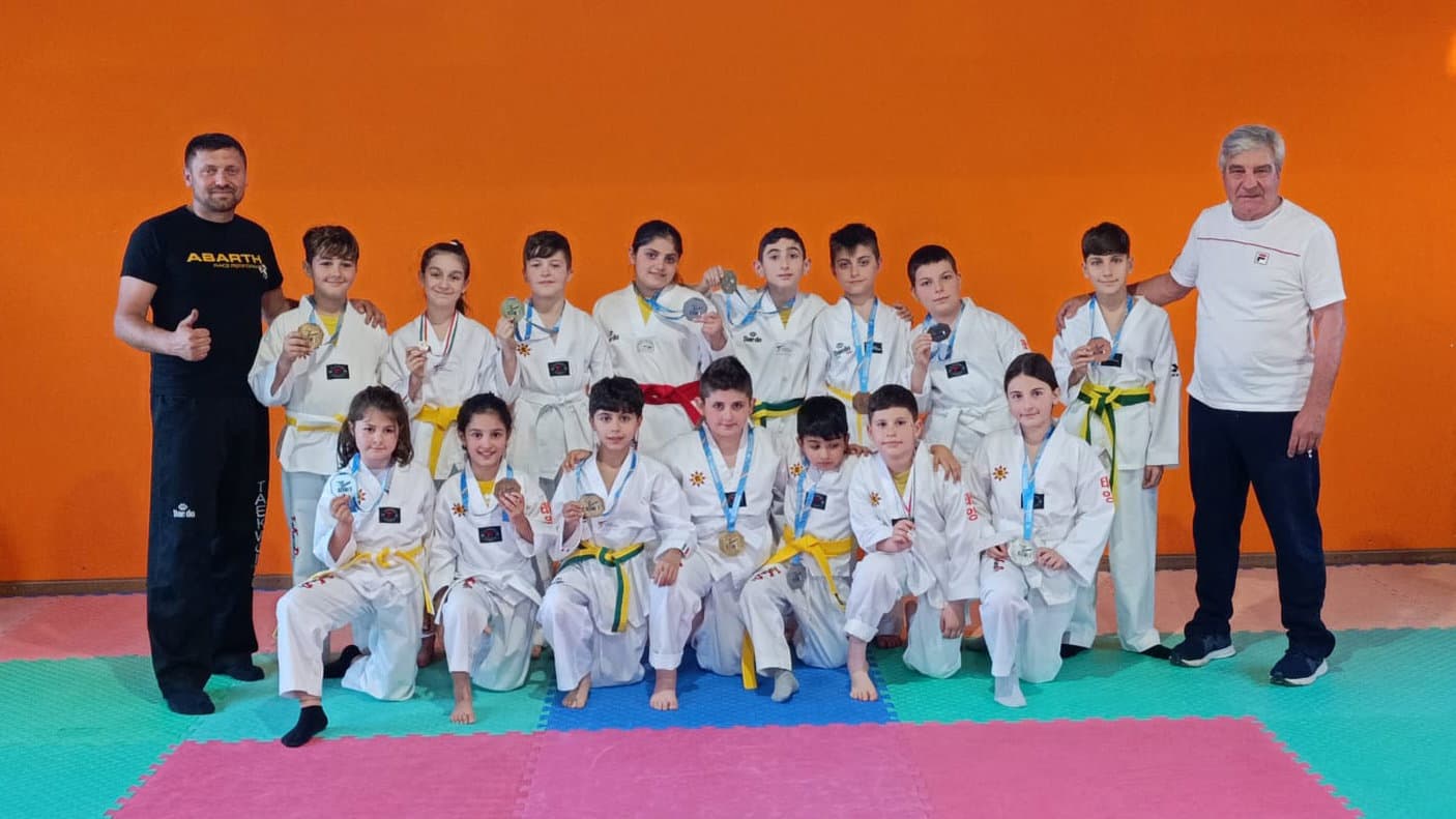 Centro Taekwondo Corigliano: 15 medaglie brillano al Regionale di Catanzaro