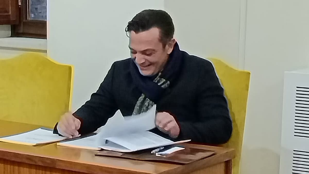Stabilizzazione tirocinanti, l'appello di Borrelli (IdM): «La Calabria non può più voltarsi dall'altra parte»
