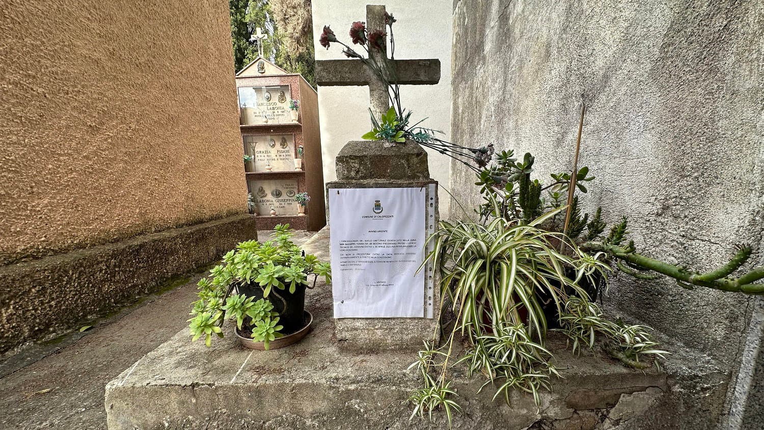 Concessioni cimiteriali a Calopezzati: «Scelte incomprensibili»