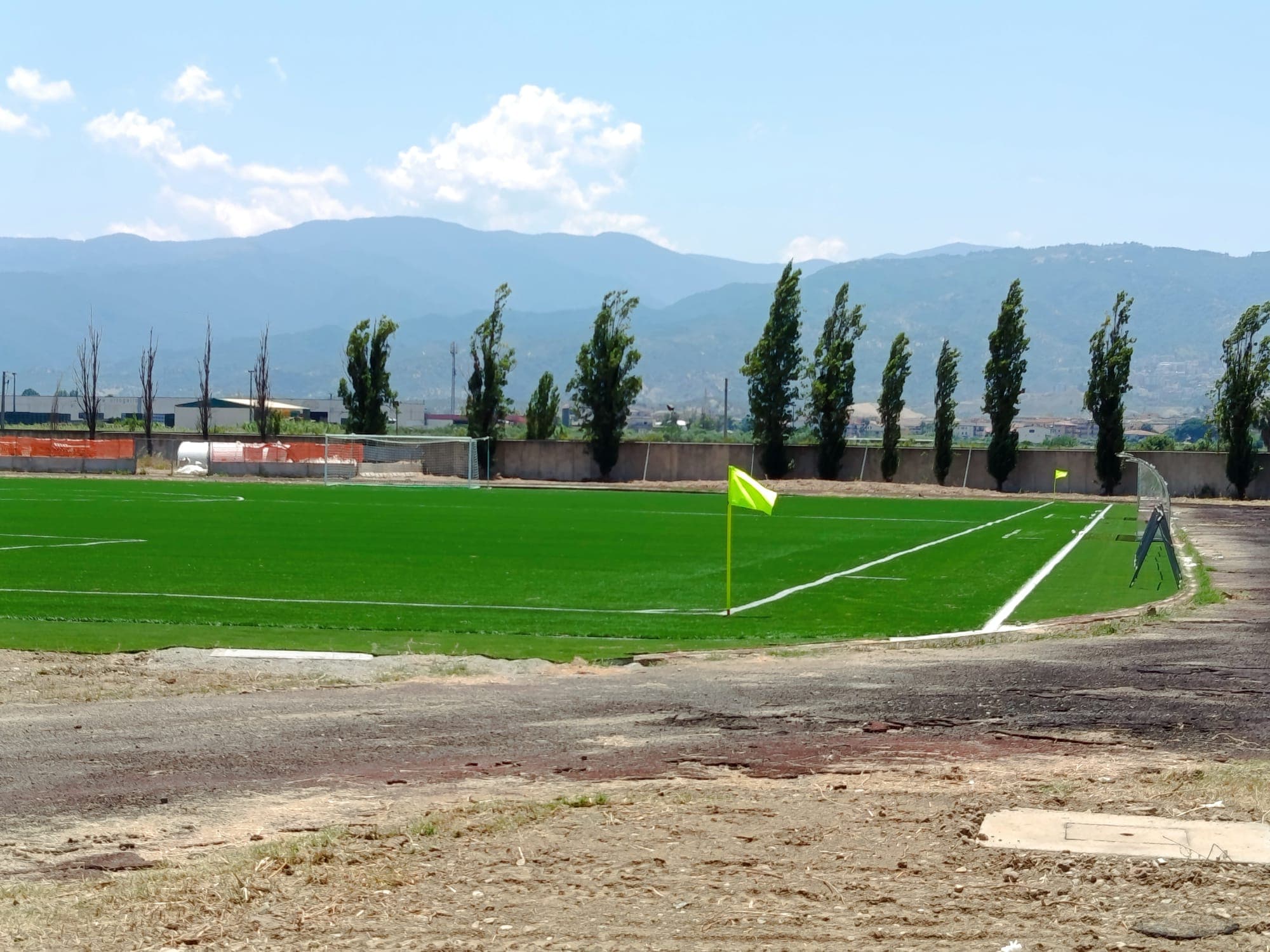 Lo stadio si rifà il look: le speranze dopo le polemiche, Corigliano riparte dal campo