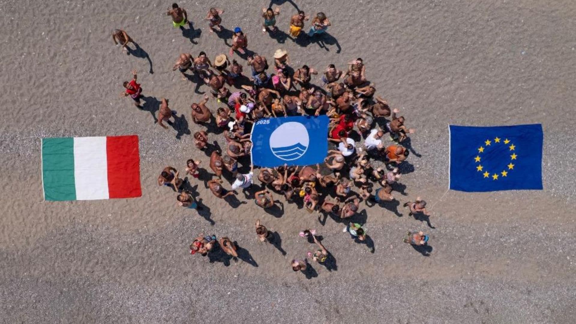 Cariati inaugura la stagione estiva 2025 tra Bandiera Blu e luci sul mare