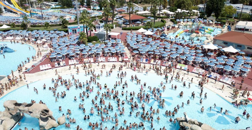 Odissea 2000, dopo Sal Da Vinci, ecco gli artisti che si esibiranno all’Acquapark dei record
