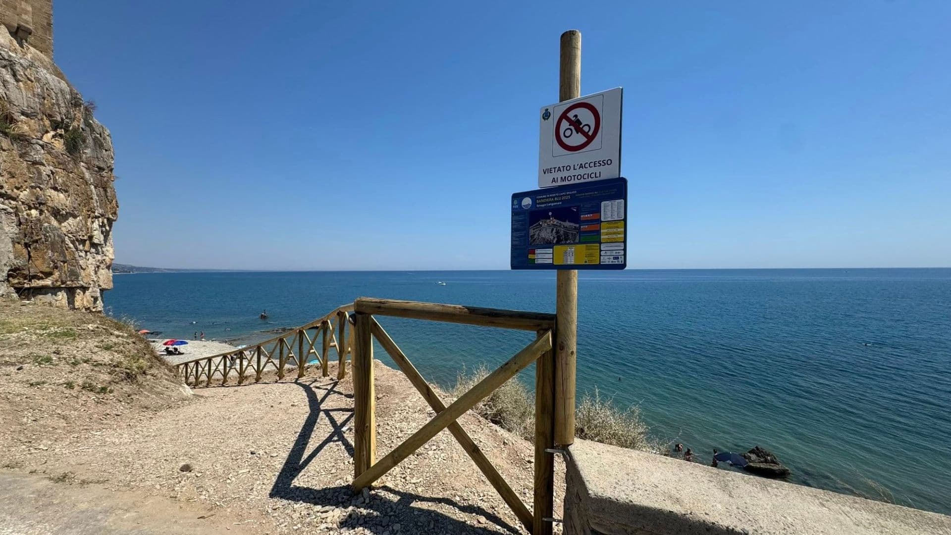 Roseto Capo Spulico, completata la messa in sicurezza dell'area d'accesso al mare del Castello Federiciano