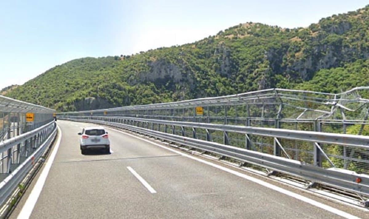 Incendio sulla A2: rallentamenti a Mormanno