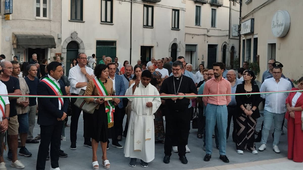 Riqualificazione di Laino Borgo, il centro storico cambia volto: inaugurata Piazza Navarro