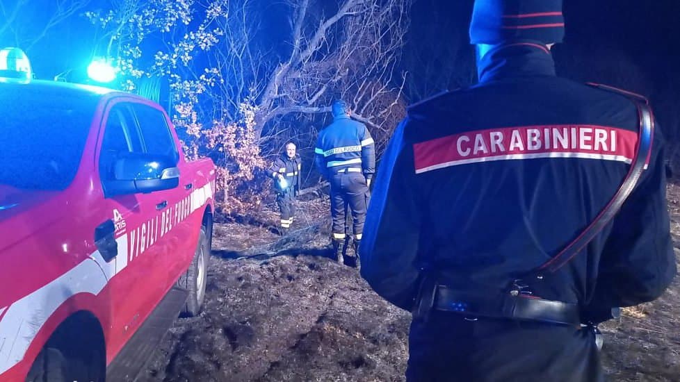 Esplosione nella notte a Zolfara: forte boato e villetta distrutta