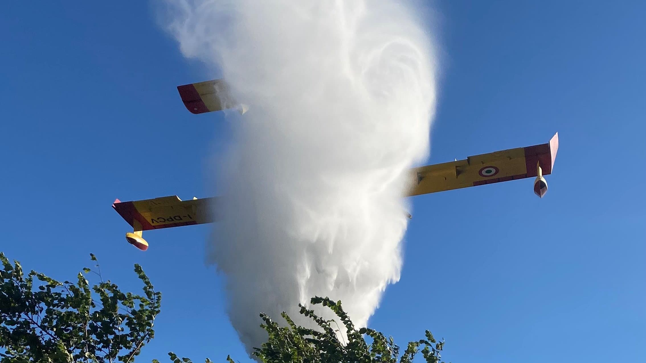 Valle dell’Esaro in fiamme, Borrelli: «Non possiamo più restare a guardare»