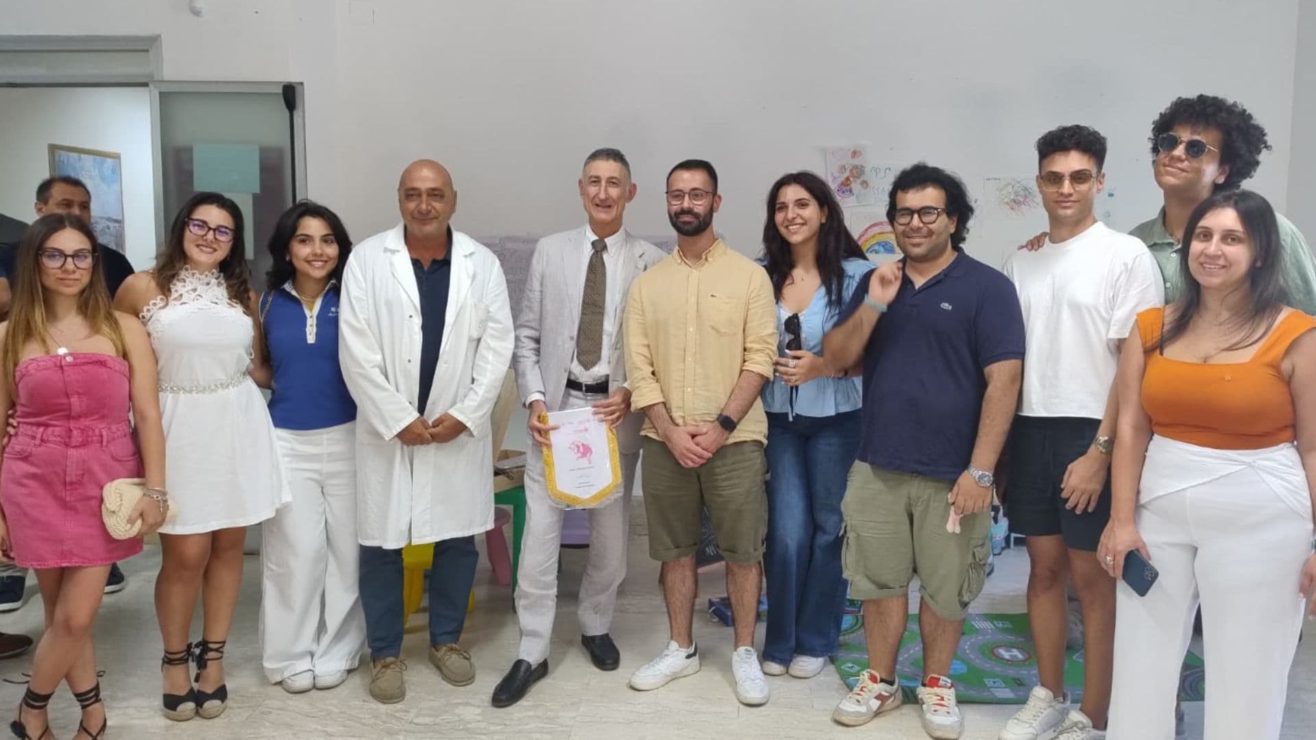 Il Rotaract di Co-Ro dona giochi e materiale da disegno all’area ludica di Inps - VIDEO