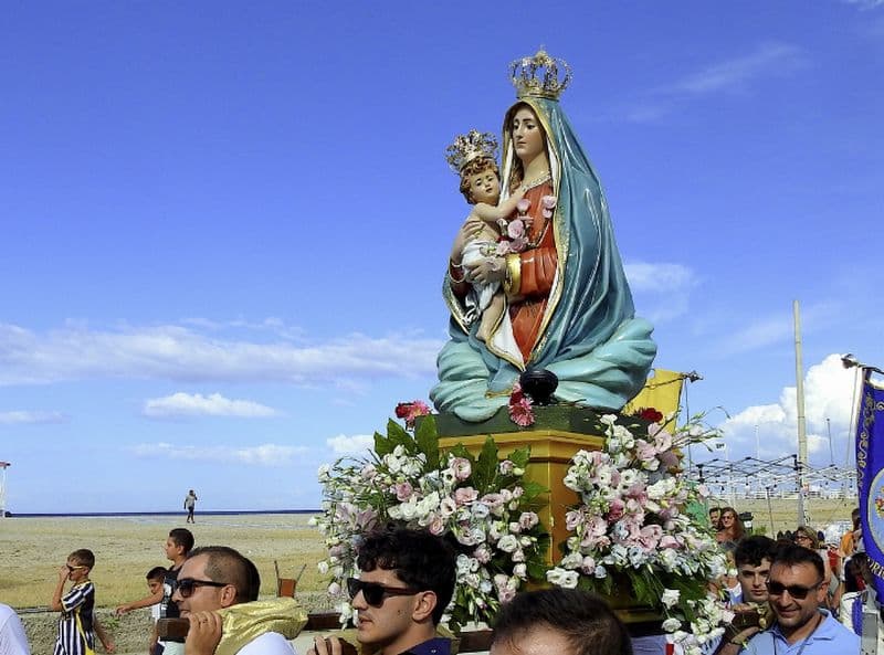 Annullata la processione in mare della Madonna della Neve