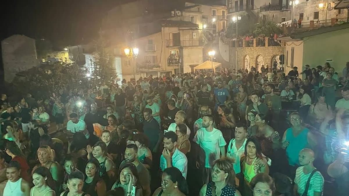 Fiume di gente a Cropalati per la Sagra della Patata