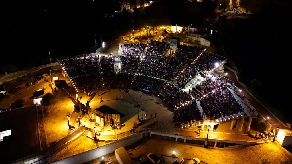 Anfiteatro De Rosis, monumento all’incapacità: pensato male, vissuto peggio