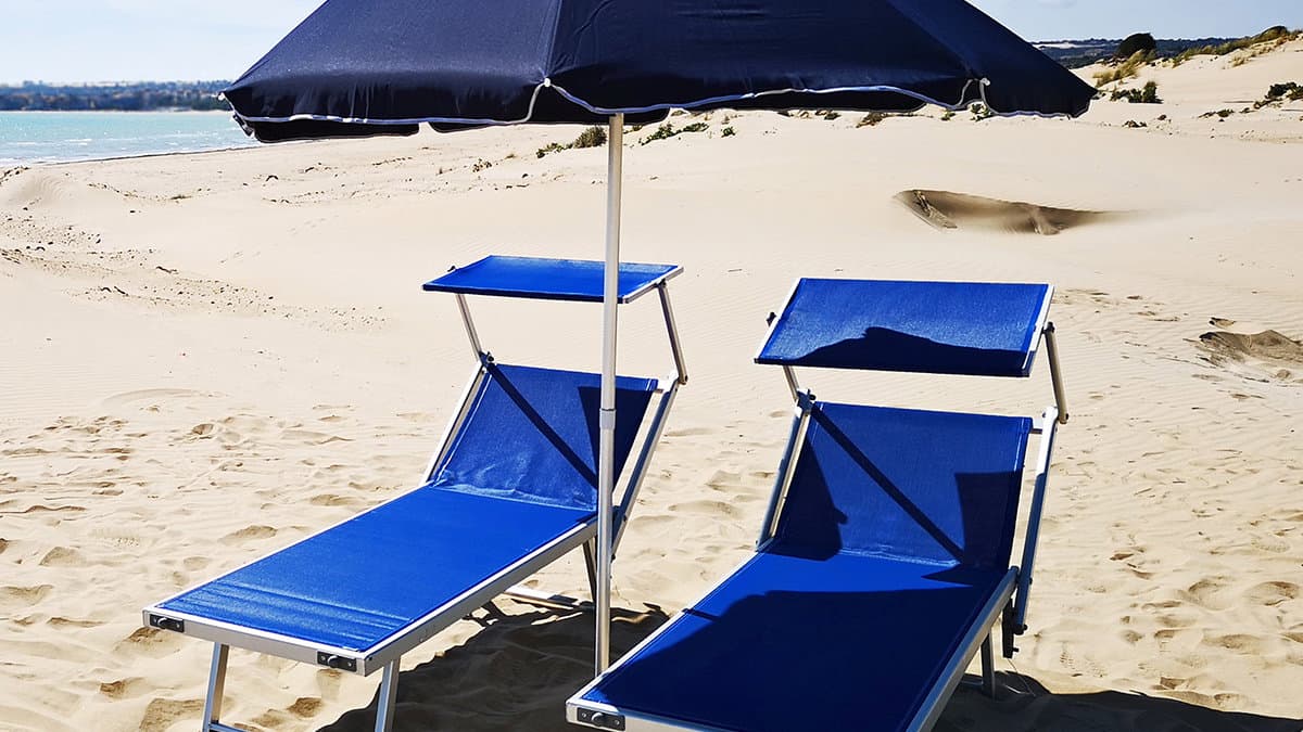 Turismo e caro-prezzi: «Così non torno più». 600 euro per un ombrellone (ad agosto) e «una margherita mi è costata 7 euro»