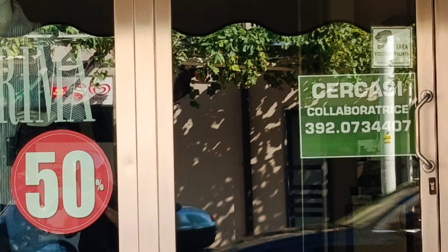 Saldi a Corigliano-Rossano: centri commerciali reggono, Scali in calo