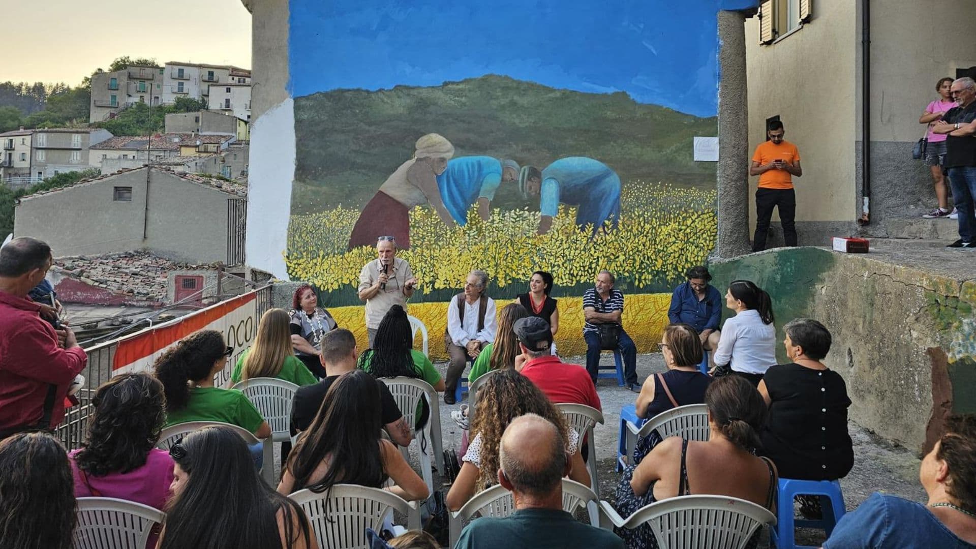 La Pro Loco di Bocchigliero ha inaugurato un murales dedicato alla ginestra