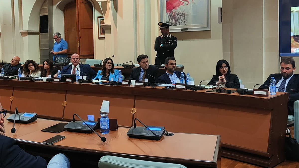 Co-Ro senza acqua, per l'opposizione «è emergenza sanitaria e sociale»