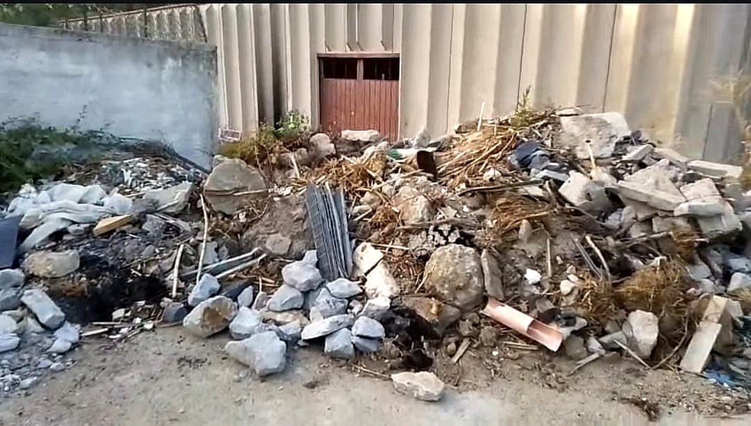 Corigliano-Rossano, blitz del consigliere Bosco all’autoparco comunale: «Ridotto a una discarica»