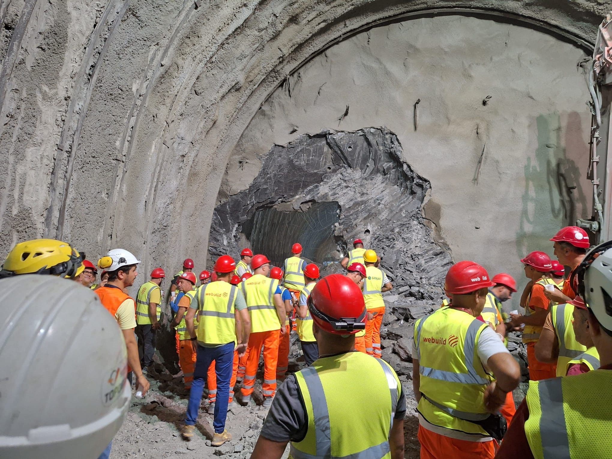 Abbattuto il primo diaframma della Galleria Trebisacce: la SS106 accelera verso il futuro