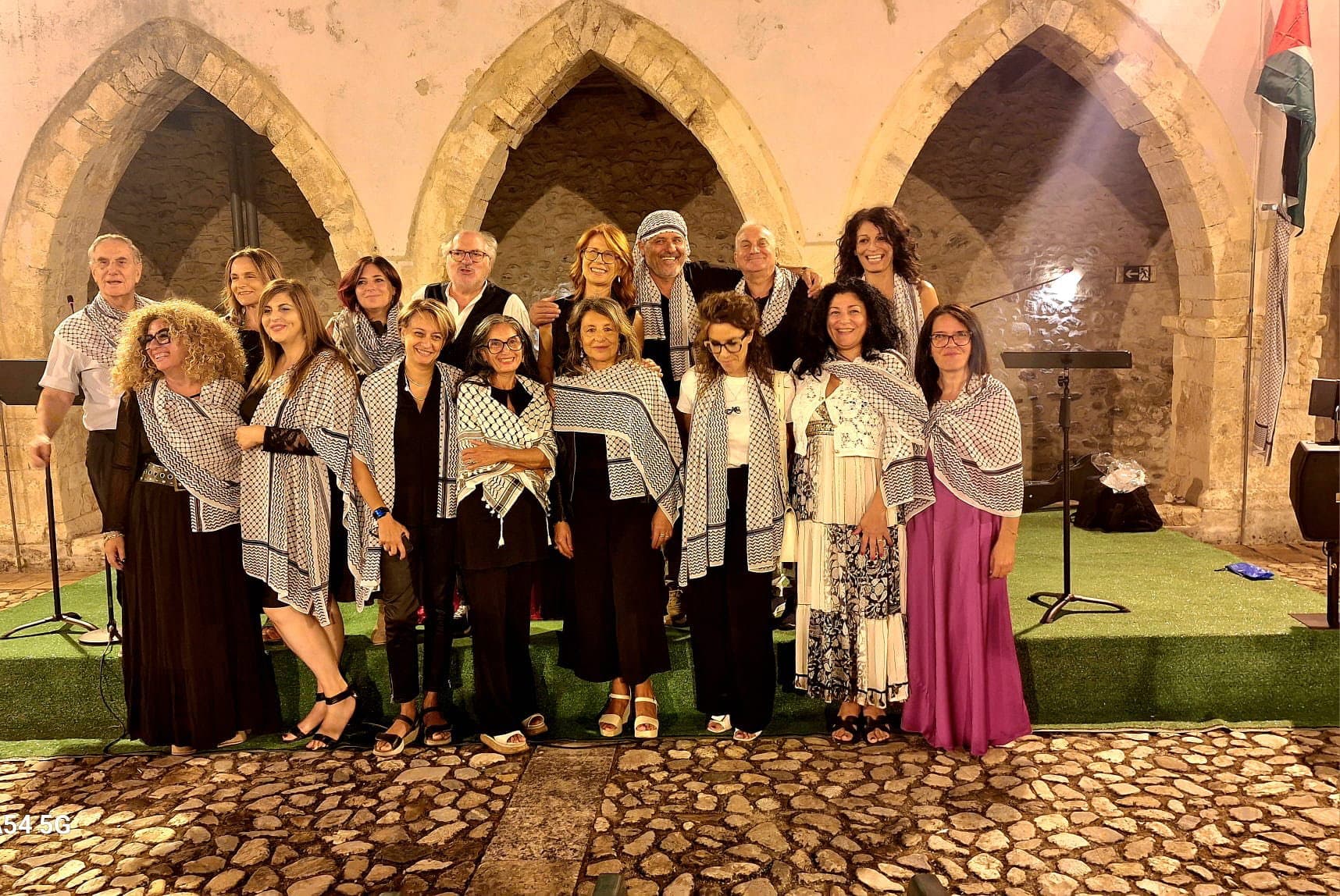 Il dolore delle donne di Gaza raccontato nel chiostro di San Bernardino