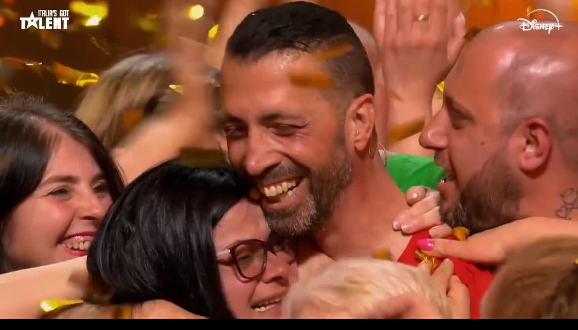 Paolo Marincolo emoziona l’Italia: il ballerino di Corigliano-Rossano conquista il Golden Buzzer a Italia’s Got Talent