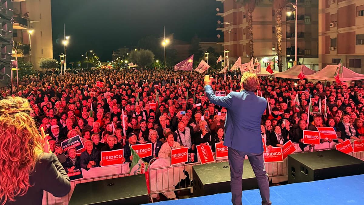 «È il tempo del riscatto». Tridico chiude la campagna elettorale regionale a Corigliano-Rossano