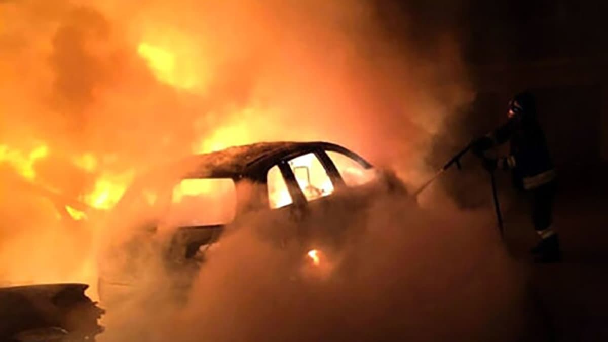 Auto in fiamme a Spezzano, Rifondazione Alto Jonio: «Lo Stato si faccia sentire»
